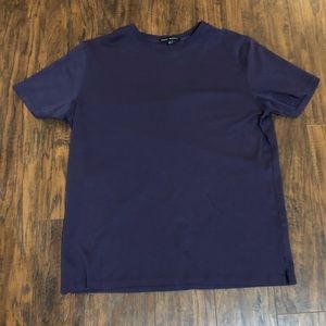 Men’s Robert Barakett short sleeve T-shirt.